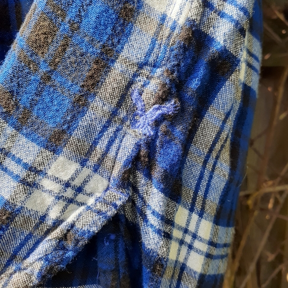 American Eagle Boyfriend Fit Blue Flannel Plaid Shirt Small EUC - Picture 4 of 6